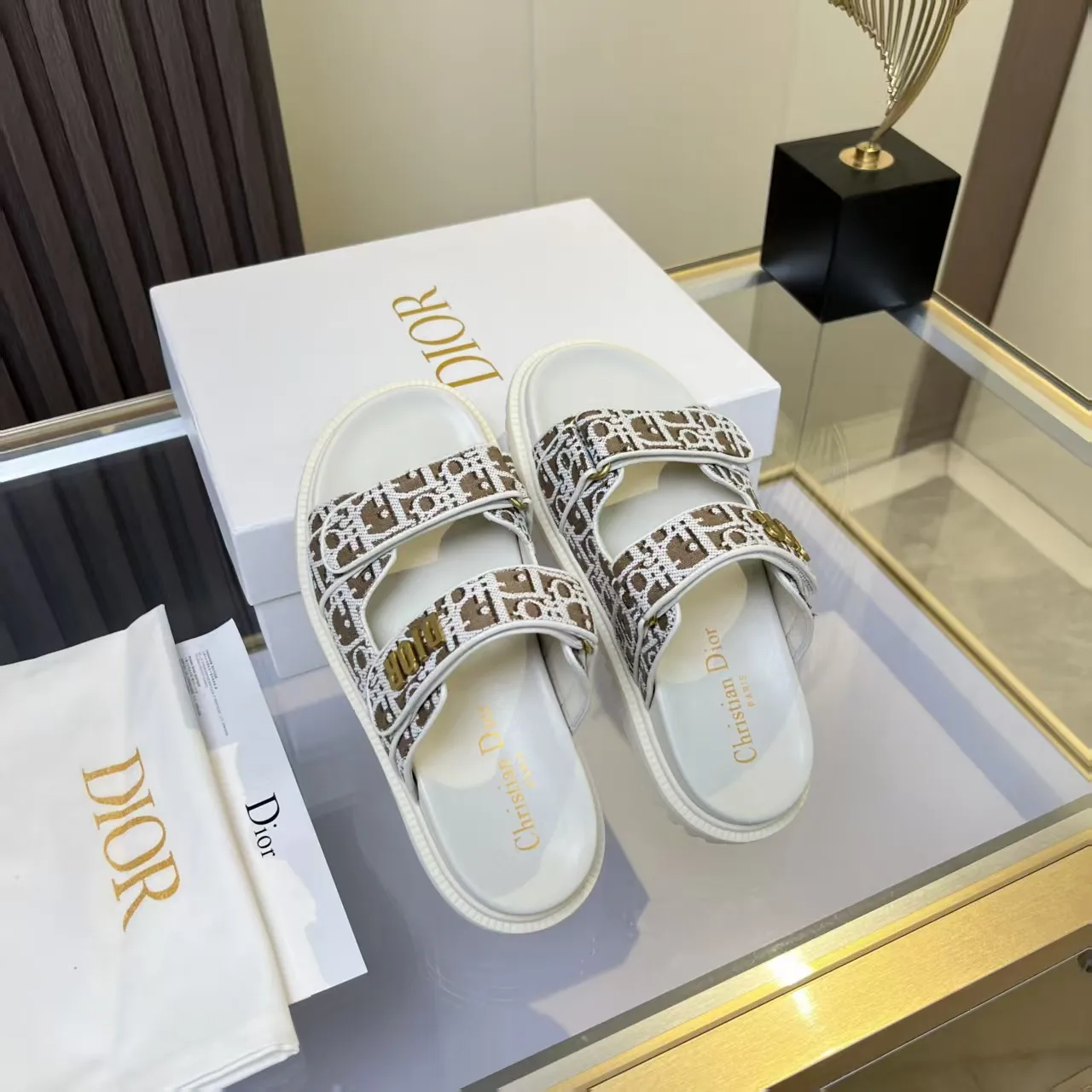 👟👟Ex-factory price 480👟👟 Dior classic popular sandals Step into the fashion territory of Dior slippers and encounter the ultimate fusion of elegance and comfort. The upper is engraved with the Christian Dior Paris logo using exquisite embroidery technology. The delicate stitching tells the brand's profound heritage and is fully recognizable.   Made of high-quality materials, it feels soft and fits your feet, as if it is a gentle care tailor-made for your feet. The sole is carefully designed and engraved with Christian Dior's lucky star symbol. It is not only a beautiful embellishment, but also provides reliable grip, making every step steady and secure.   It has a simple design and is easy to put on and take off. Whether it is a lazy weekend or a pleasant vacation, it can be easily adapted. Whether paired with casual shorts, casual jeans, or an elegant dress, Dior slippers can instantly enhance the overall style and show a casual fashion attitude.   Dior slippers, in the name of fashion, inject luxurious charm into your life and accompany you with every step you take with confidence and elegance. Material: Fine genuine cowhide upper, outsole, TPR, non-slip and wear-resistant, code number: 35-41 (42 customized)